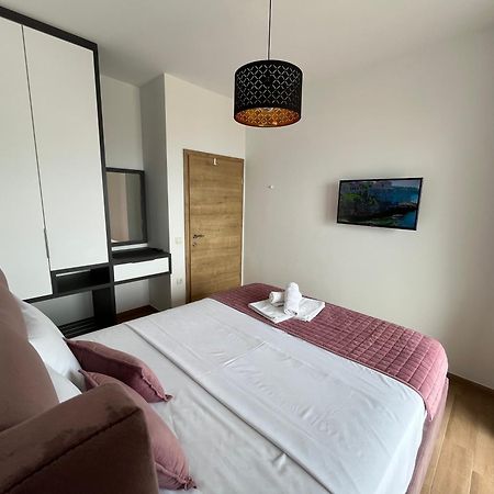Art'S Apartment Mit Pool Ulcinj Pinjes エクステリア 写真